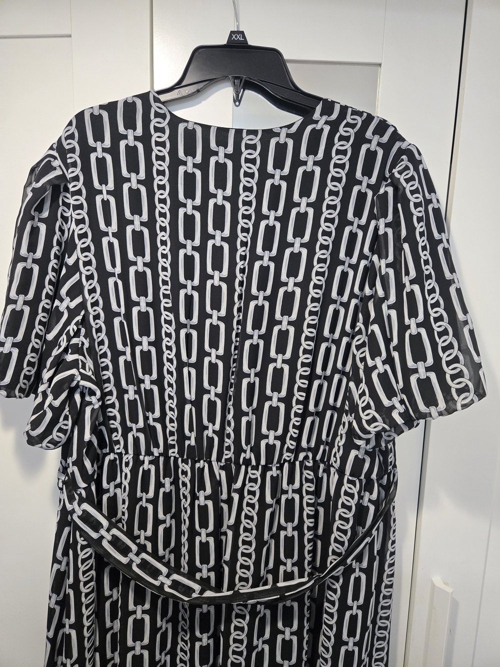 Black & White Chain-Print V-Neck Women's Dress - Picture 7 of 9
